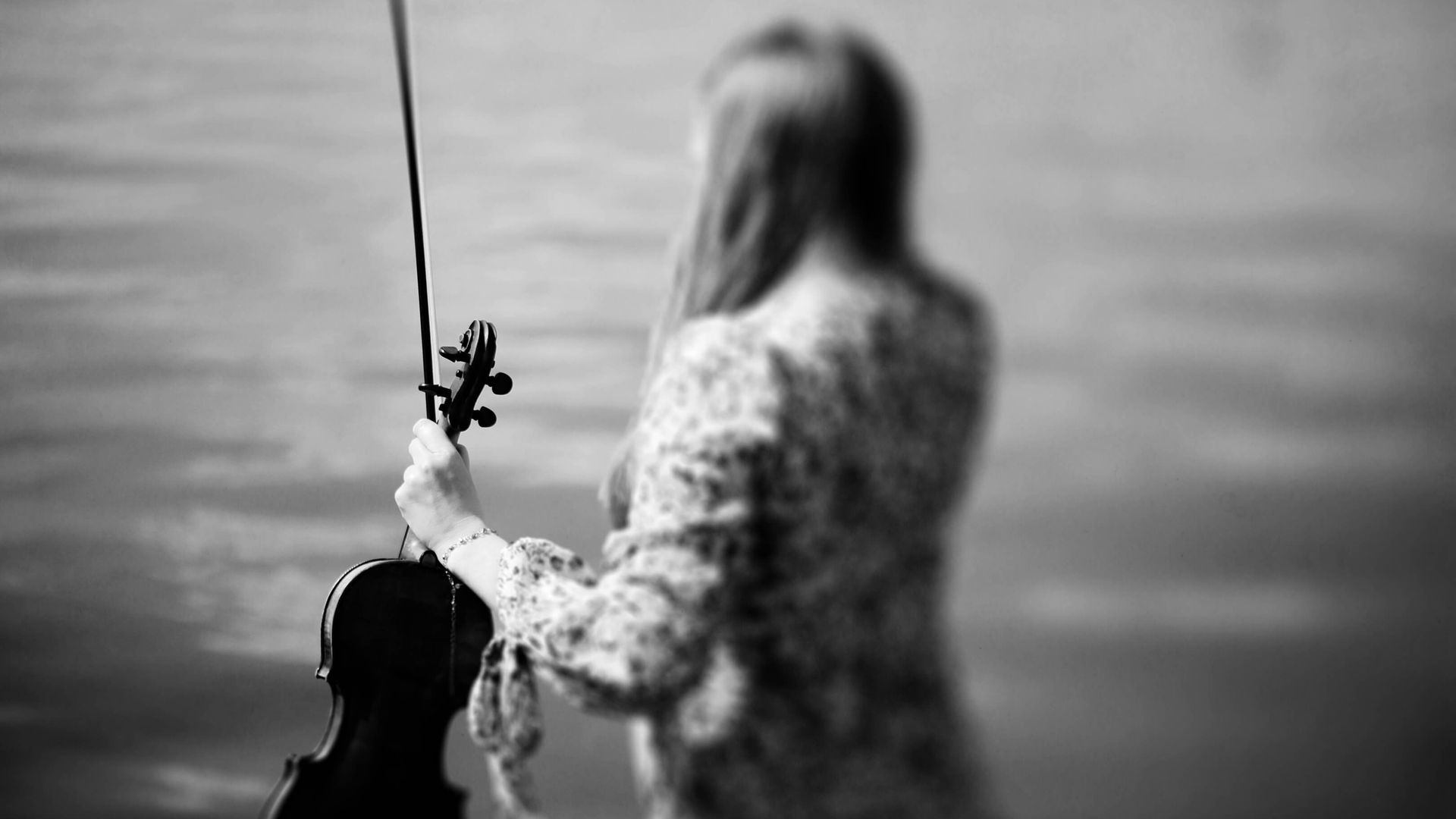 Emma Hessel spelar violin