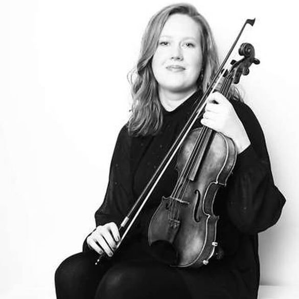 Emma Hessel med violin
